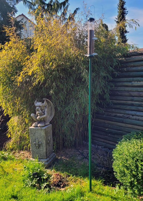 Naturschutzprodukt Satz 2 Stück Stahlstäbe H 1,73 m Zubehör zum sicheren Aufstellen von Futtersäulen