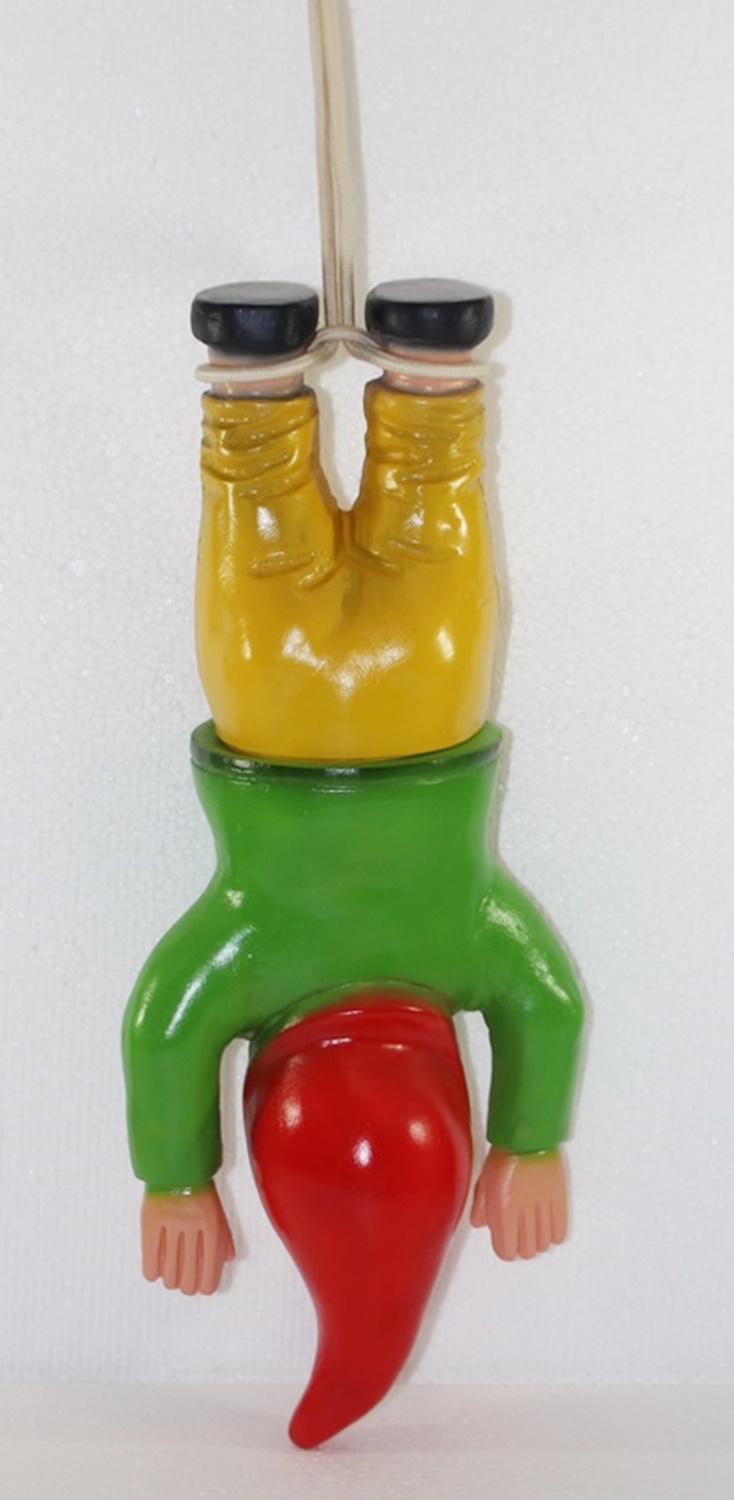 Gartenzwerg Deko Garten Figur Zwerg Bungee Springer am Seil hängend H 41 cm ohne Seil aus Kunststoff