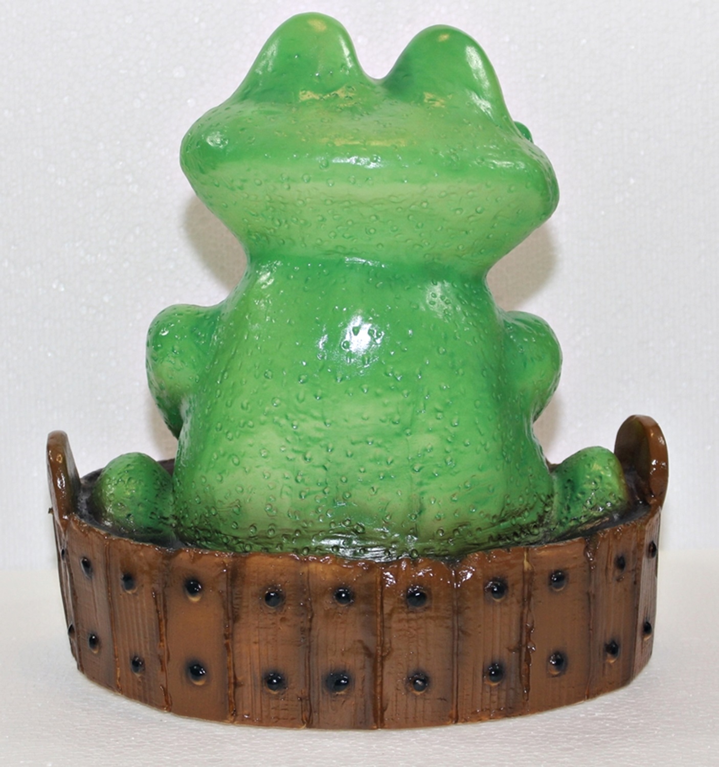Deko Figur lustiger Frosch badend im Zuber H 28 cm mit Scherz Bewegungsmelder Quak Gartenfigur