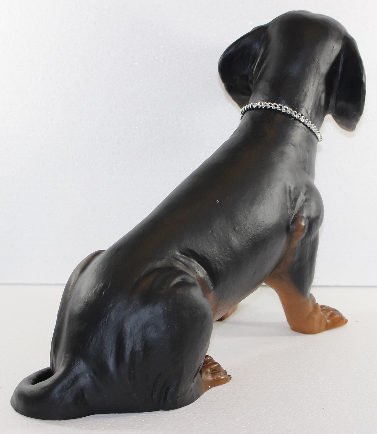 Deko Garten Figur Dekofigur Gartenfigur Hundefigur Dackel sitzend aus Kunststoff Höhe 32 cm