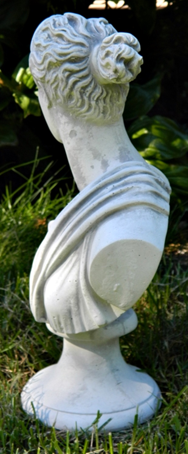 Beton Figur Büste Paolina H 31 cm Dekofigur und Gartenskulptur aus Beton