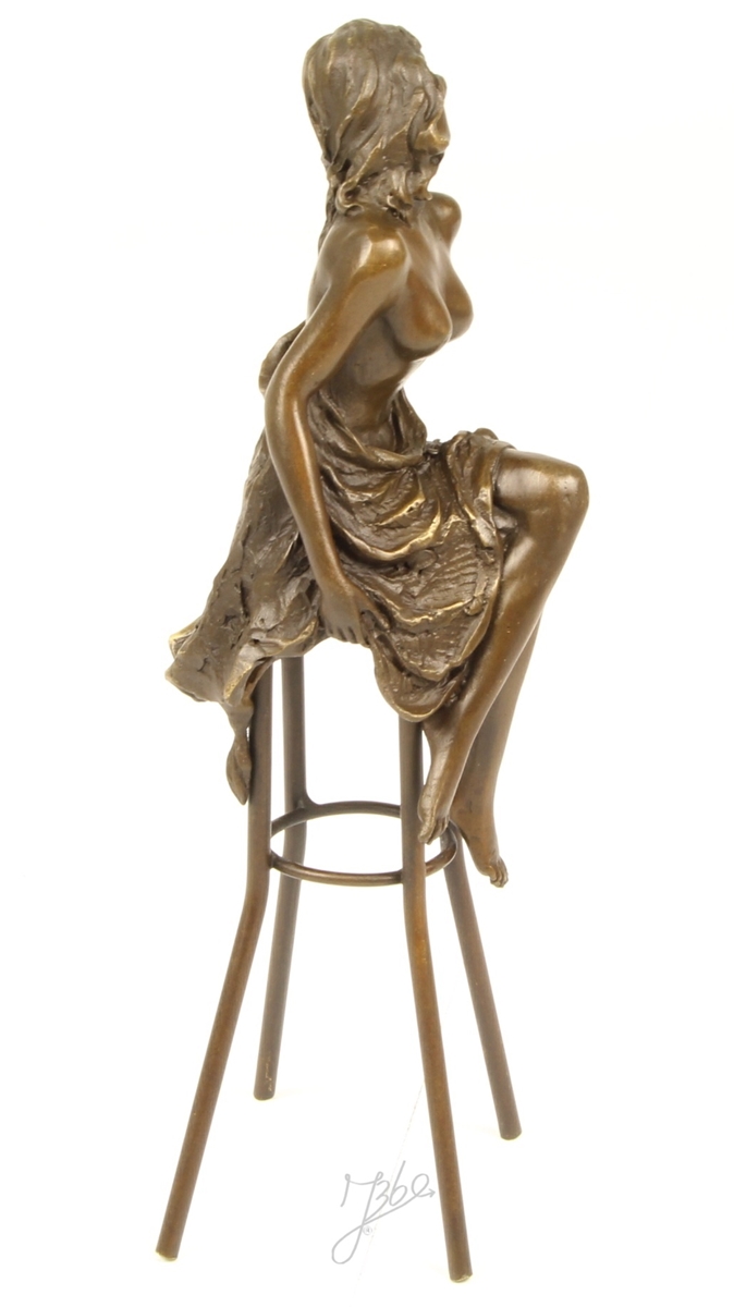 Bronzefigur Frau sitzend H 25,5 cm Frauenakt Bronzeskulptur Bronze Figur aus Bronze