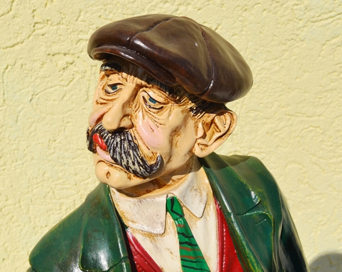 Dekofigur Deko Figur Golfer mit Tasche H 90 cm Golferfigur stehend aus Resin