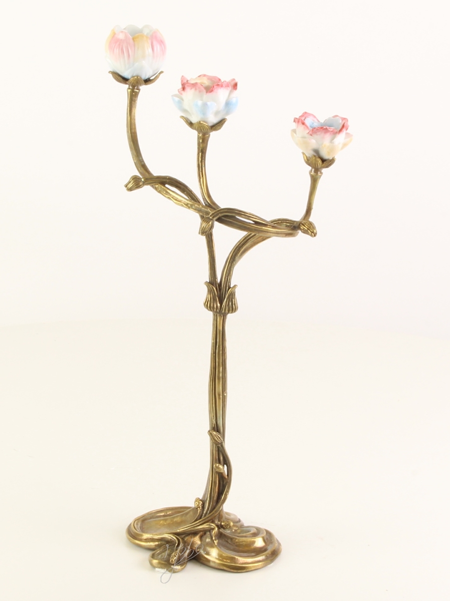 Bronzefigur Bronzeskulptur Bronze Vintage Kerzenständer mit Porzellan Blumen H 34 cm Kerzenhalter