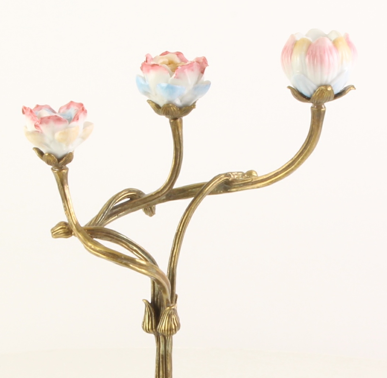 Bronzefigur Bronzeskulptur Bronze Vintage Kerzenständer mit Porzellan Blumen H 34 cm Kerzenhalter