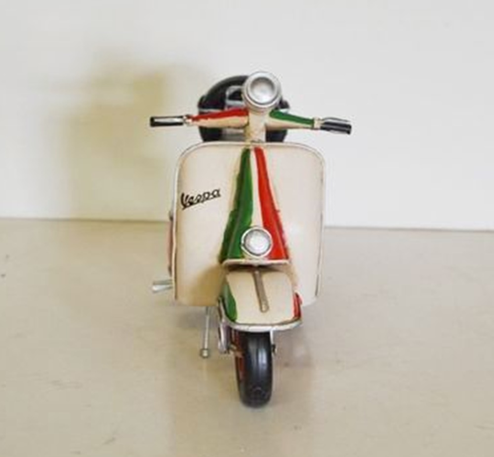 Blechmodell Roller Nostalgie Oldtimer Marke Vespa Motorroller mit Motiv der Italien-Flagge L 22 cm