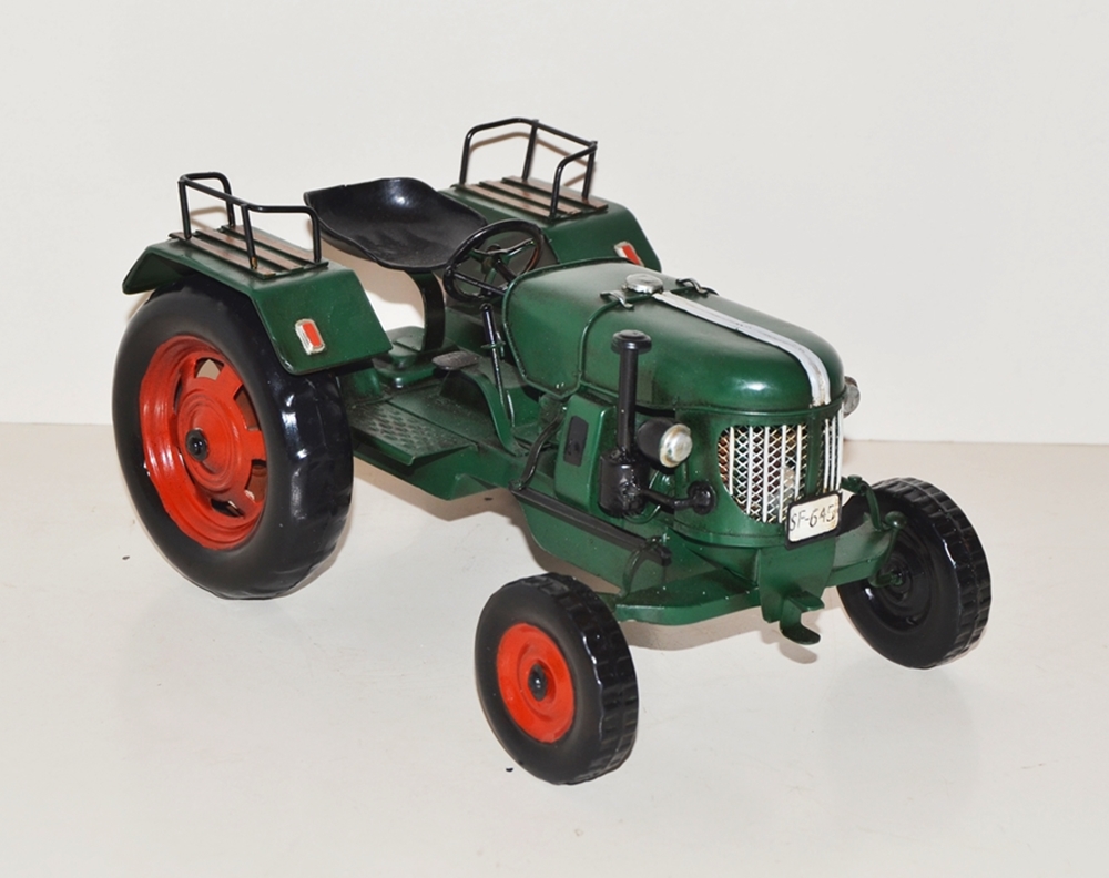 Blechtraktor Nostalgie Modellauto Oldtimer Marke Güldner SF 645 Traktor Modell aus Blech L 26 cm