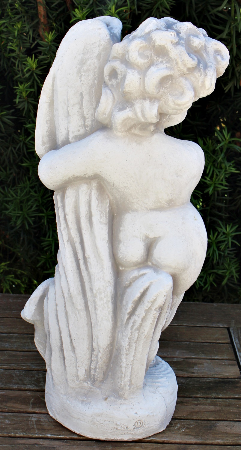 Beton Figur Statue Putte mit Fisch als Wasserspeier (ohne Schlauch) H 42 cm Dekofigur Gartenskulptur