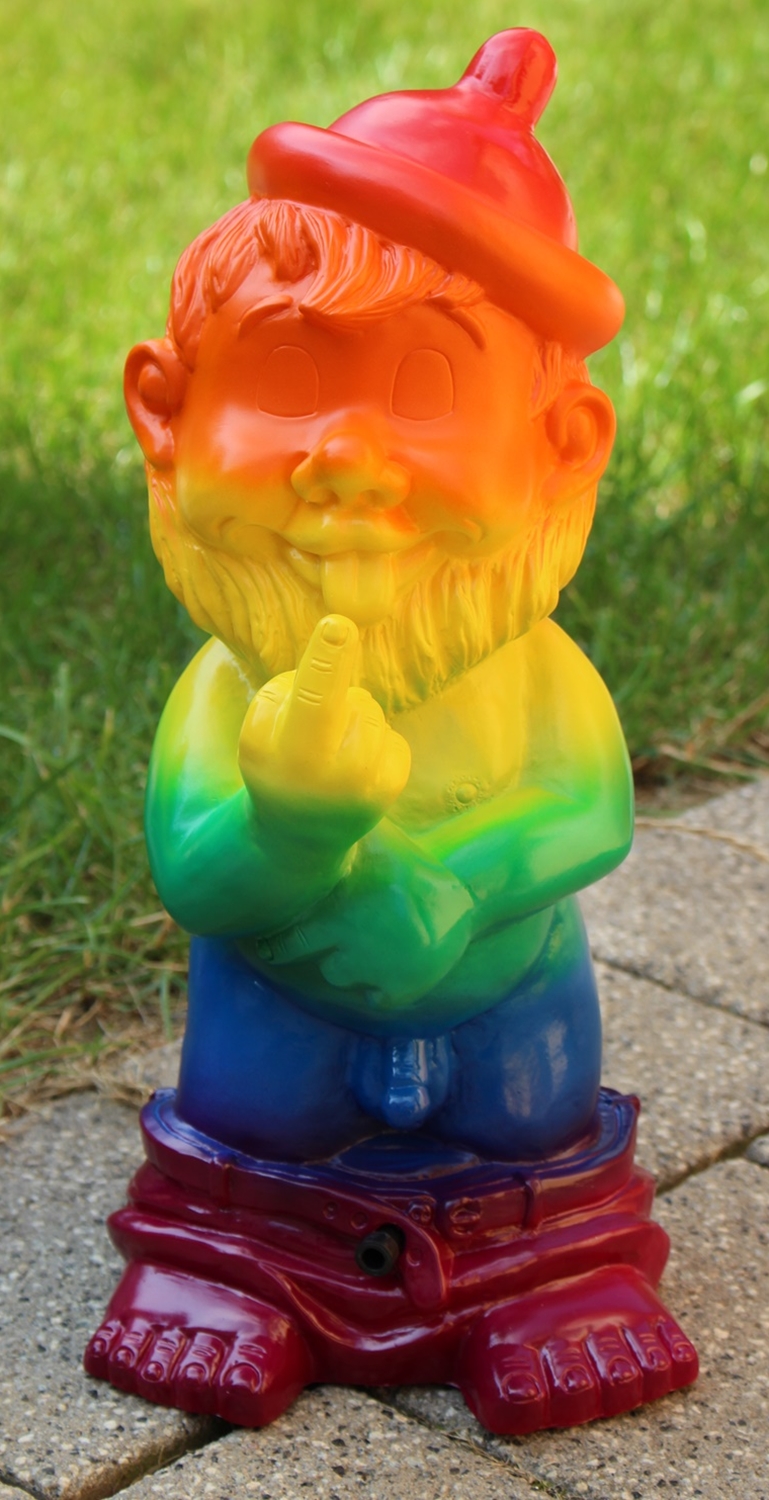 Gartenzwerg Gartenfigur Deko Zwerg Mittelfinger Bewegungsmelder "Pfiff" Regenbogen Pride H 31 cm