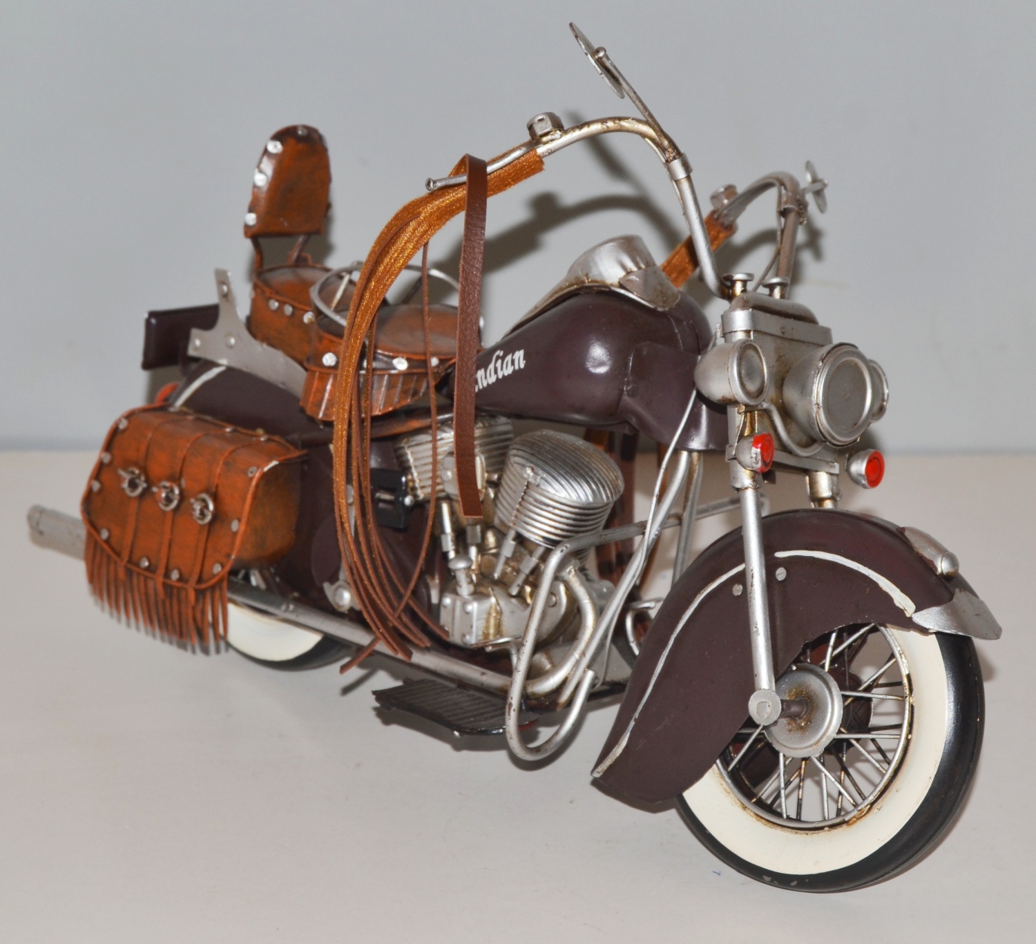 Blechmotorrad Nostalgie Modellauto Oldtimer Marke Indian Chief Motorrad USA aus Blech L 31 cm