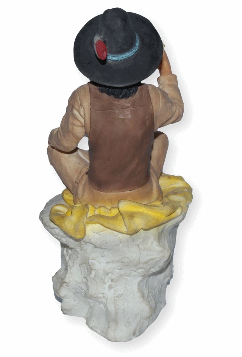 Indianerfigur Häuptling Wovoka H 15 cm mit Hut auf Felsen sitzend Dekofigur Native American Castagna
