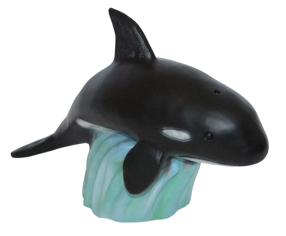 Gartenfigur Orca Deko Tierfigur aus Kunststoff auf einer Welle als Sockel Länge 41 cm