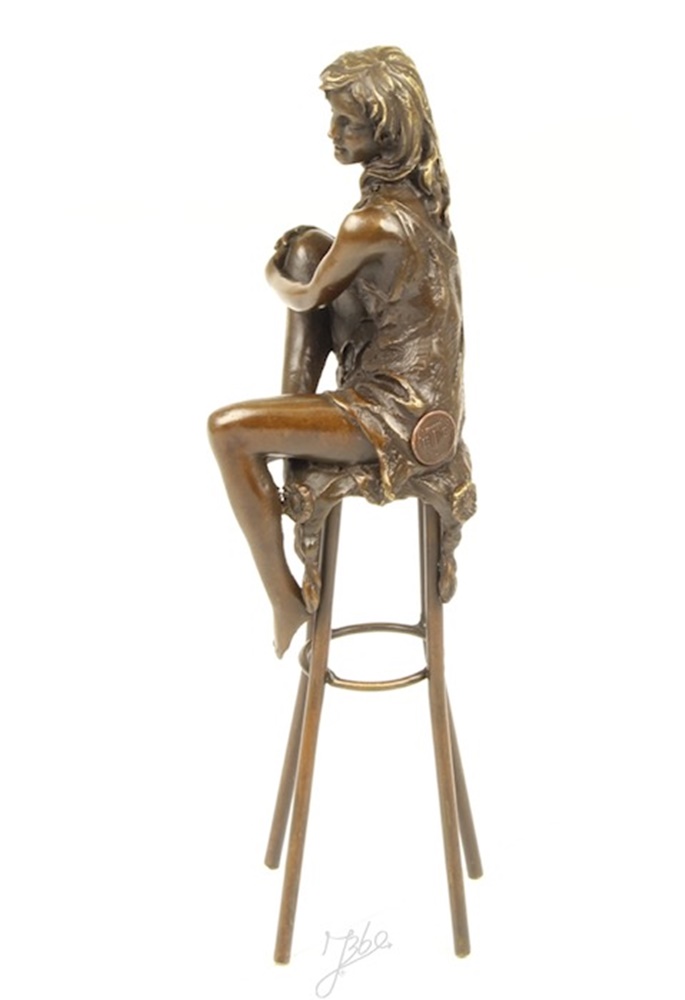 Bronzefigur sinnliche Frau sitzend auf Barhocker H 25,7 cm Bronzeskulptur Bronze Figur aus Bronze