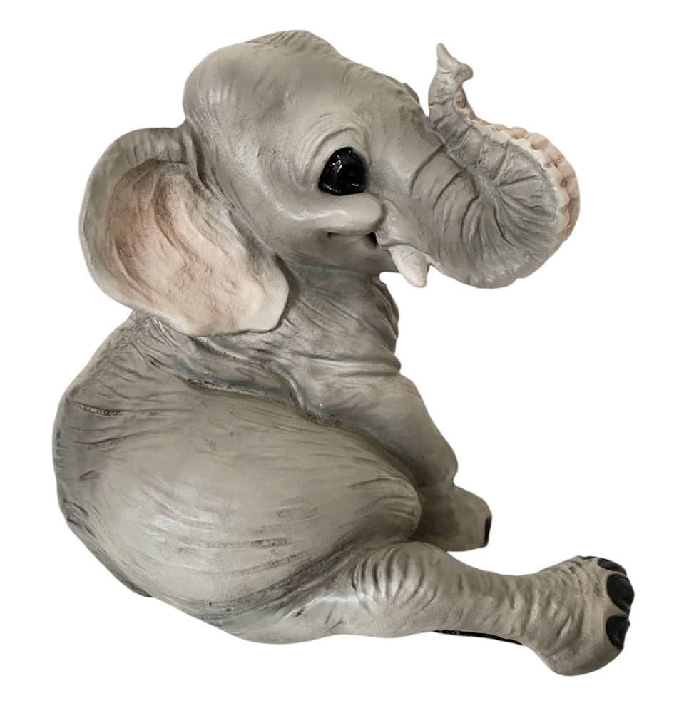 Figur Elefant Baby Elefantenfigur sitzend und lachend Tierfigur  Kollektion Castagna Resin H 19 cm