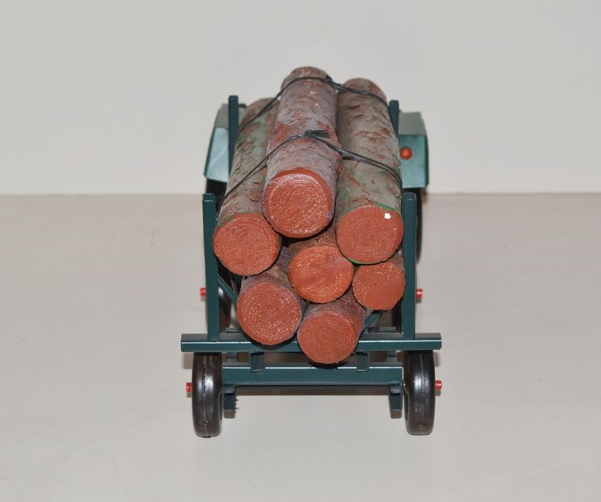 Blechtraktor Nostalgie Modelltraktor Oldtimer Marke Kramer Traktor Gespann mit Holzanhänger L 59 cm