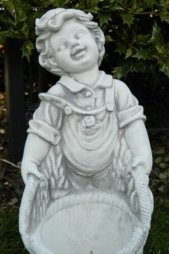 Beton Figur Junge mit Pflanzkorb H 45 cm Dekofigur und Gartenskulptur